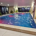 Azizi 3 Luxury - Pool & Διαμέρισμα