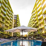 Διαμέρισμα Azizi 3 Luxury - Pool & *