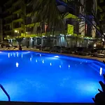 Azizi 3 Luxury - Pool & Διαμέρισμα *