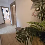 Azizi 3 Luxury - Pool & Διαμέρισμα
