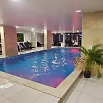 Azizi 3 Luxury - Pool & * Năvodari