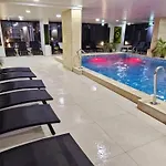 Azizi 3 Luxury - Pool & Διαμέρισμα *