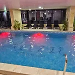 Azizi 3 Luxury - Pool & Διαμέρισμα