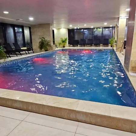 Azizi 3 Luxury - Pool & Apartamento