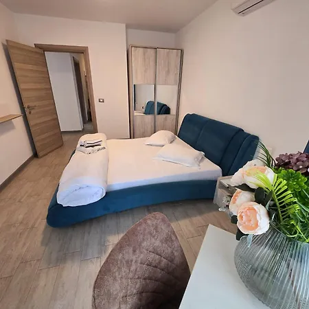 Azizi 3 Luxury - Pool & Διαμέρισμα Năvodari
