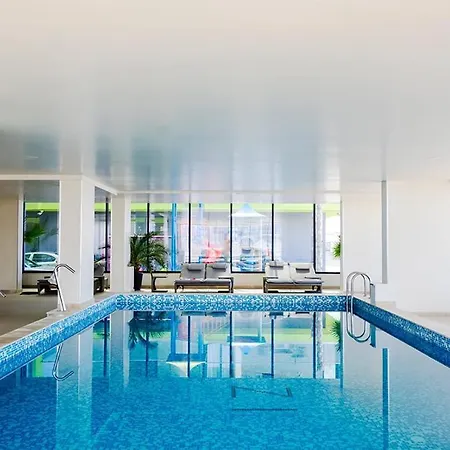 Apartamento Azizi 3 Luxury - Pool & Năvodari