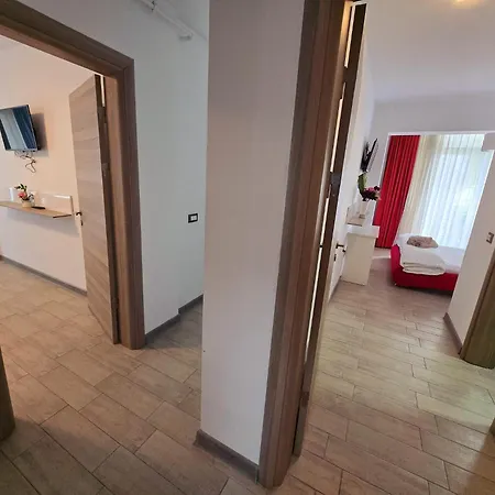 Azizi 3 Luxury - Pool & Apartment