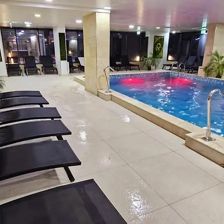 Azizi 3 Luxury - Pool & Apartment *